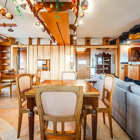 Luxury Penthouse - Sauna, Garage, Office, Terrace Ferienhaus