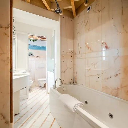 Luxury Penthouse - Sauna, Garage, Office, Terrace Ferienhaus