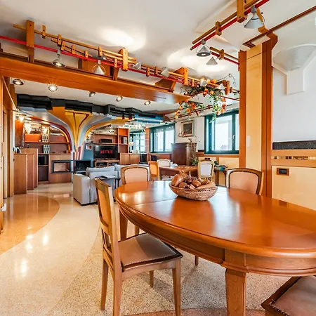 Holiday home Luxury Penthouse - Sauna, Garage, Office, Terrace Milan